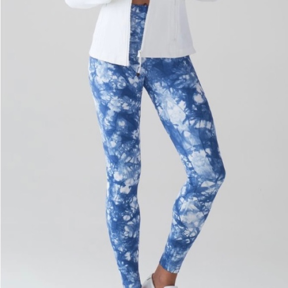 Lululemon Wunder Under Pant (Hi-Rise) Shibori
Shibori Varsity Blue White size 4